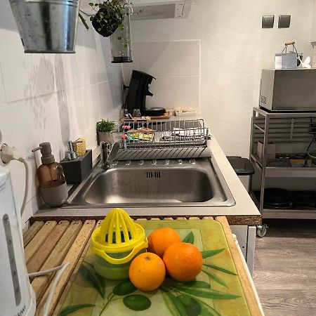 Le Studio - La Roquebrussanne Apartment Luaran gambar